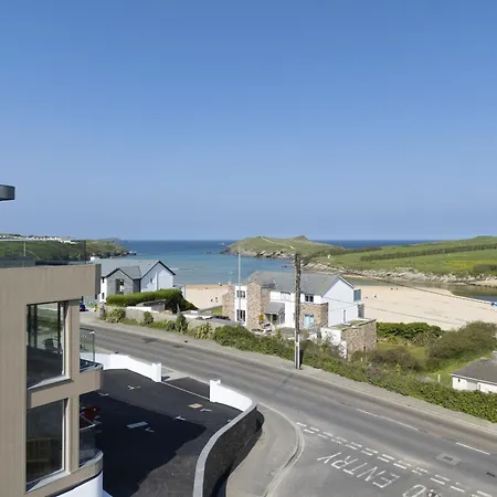 4, Oasis Sands